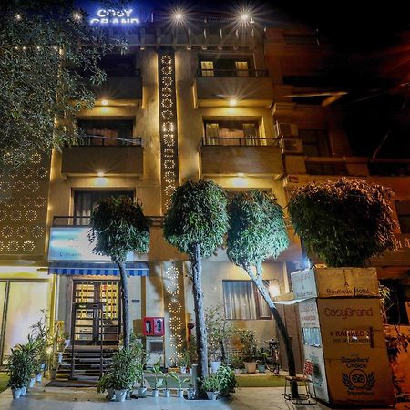 Cosy Grand, Chanakyapuri By The Cosy Hotels Yeni Delhi Dış mekan fotoğraf
