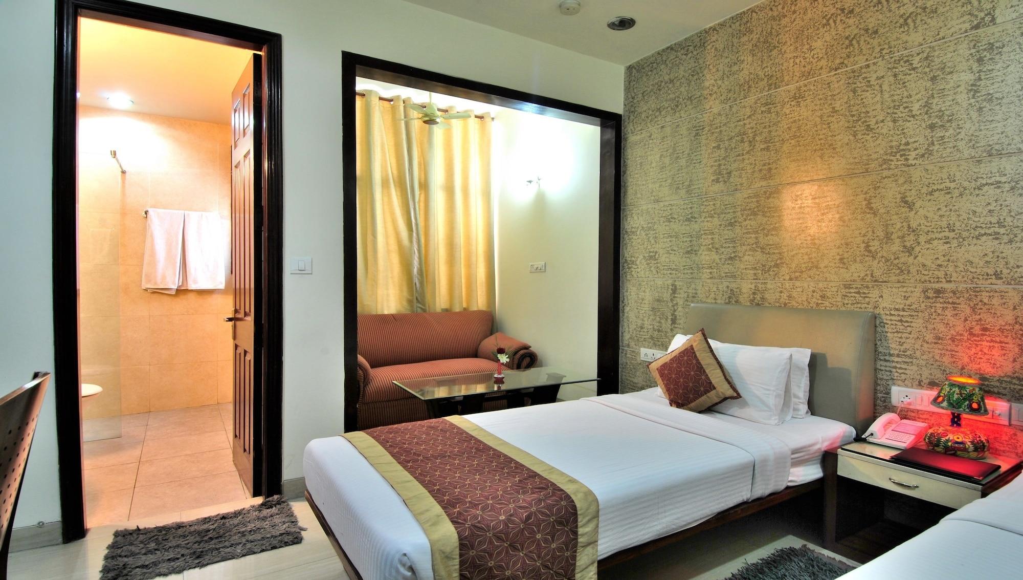 Cosy Grand, Chanakyapuri By The Cosy Hotels Yeni Delhi Dış mekan fotoğraf