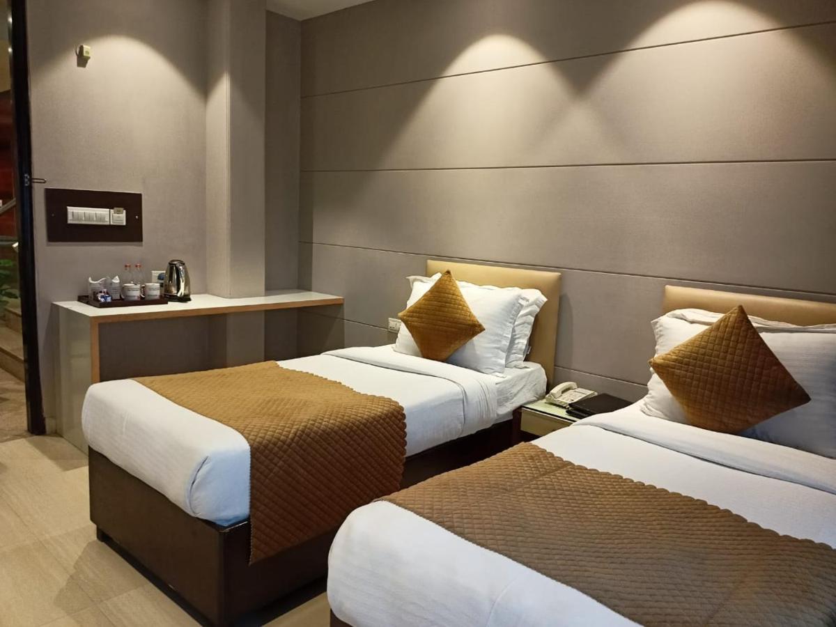 Cosy Grand, Chanakyapuri By The Cosy Hotels Yeni Delhi Dış mekan fotoğraf