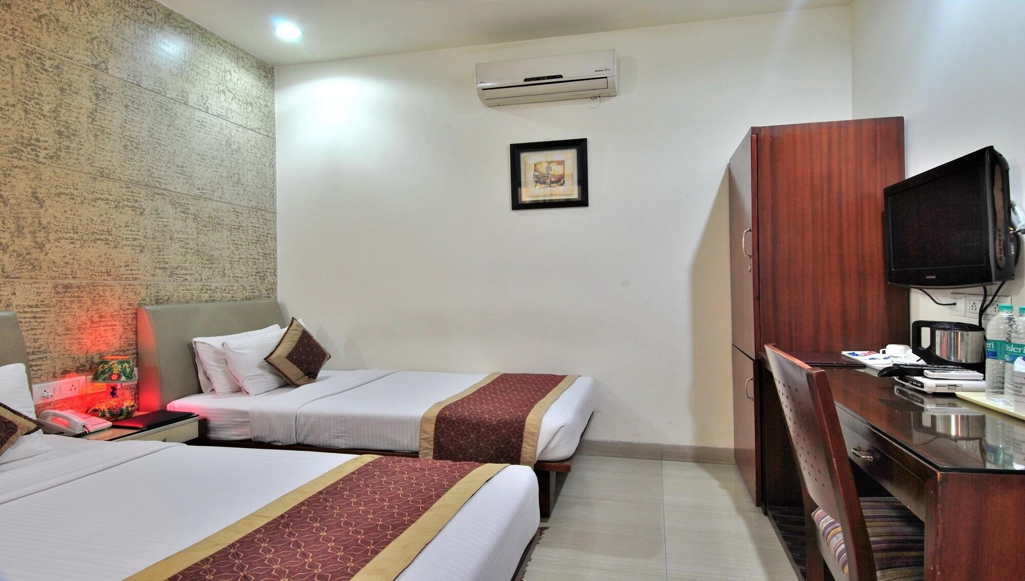 Cosy Grand, Chanakyapuri By The Cosy Hotels Yeni Delhi Dış mekan fotoğraf