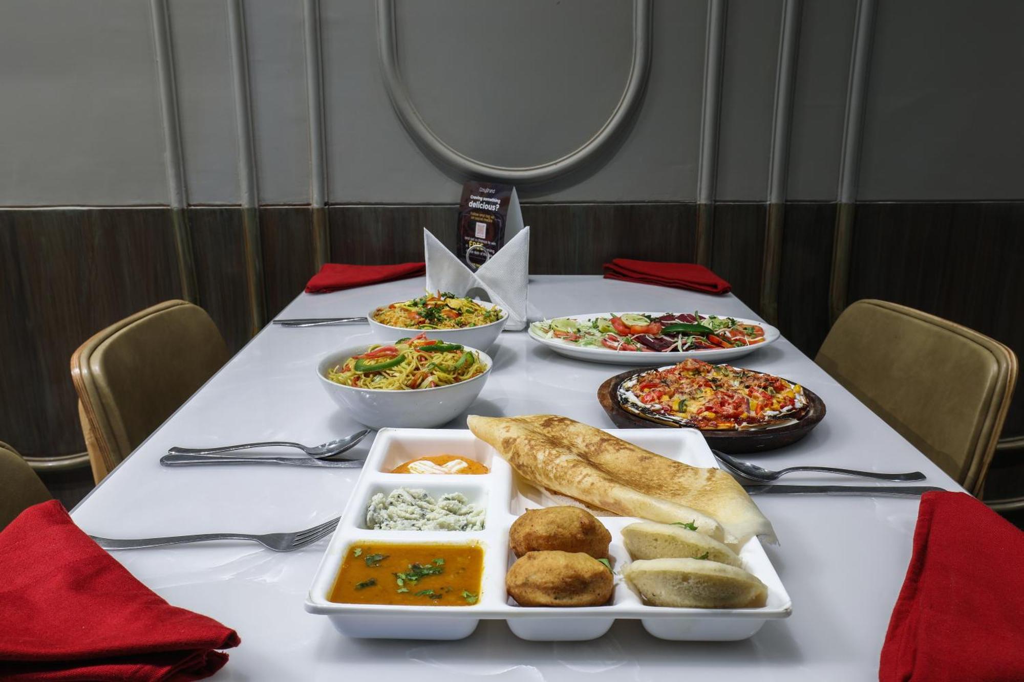 Cosy Grand, Chanakyapuri By The Cosy Hotels Yeni Delhi Dış mekan fotoğraf