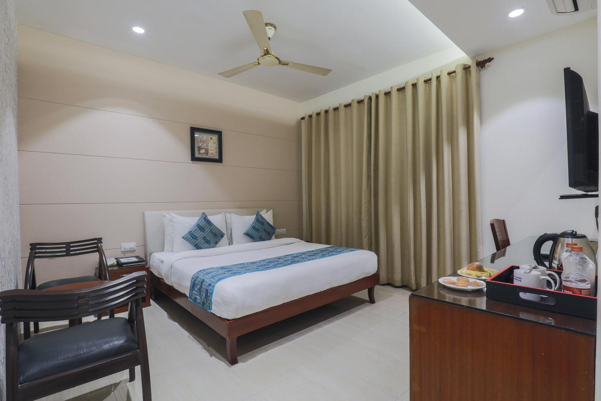 Cosy Grand, Chanakyapuri By The Cosy Hotels Yeni Delhi Dış mekan fotoğraf