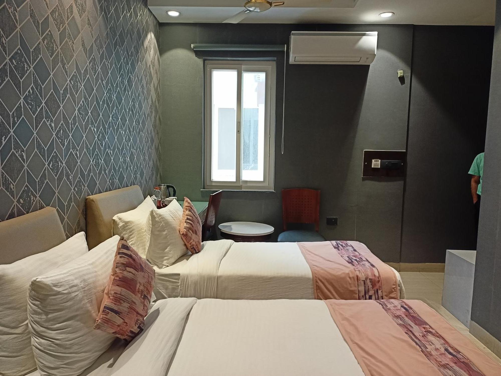 Cosy Grand, Chanakyapuri By The Cosy Hotels Yeni Delhi Dış mekan fotoğraf