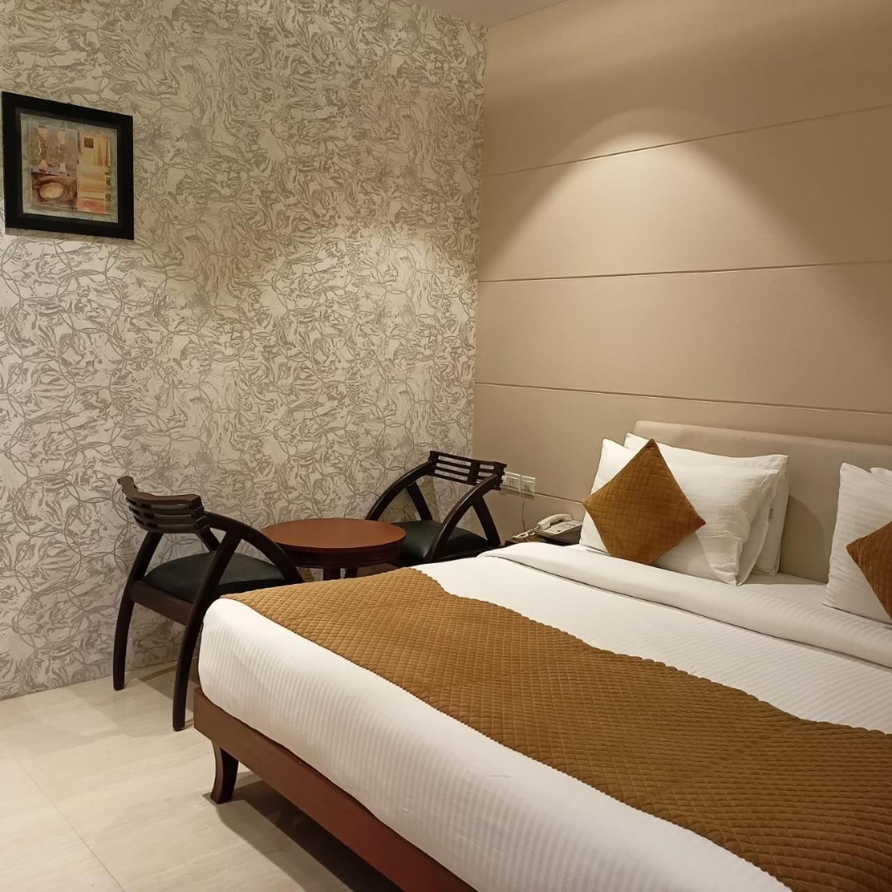 Cosy Grand, Chanakyapuri By The Cosy Hotels Yeni Delhi Dış mekan fotoğraf