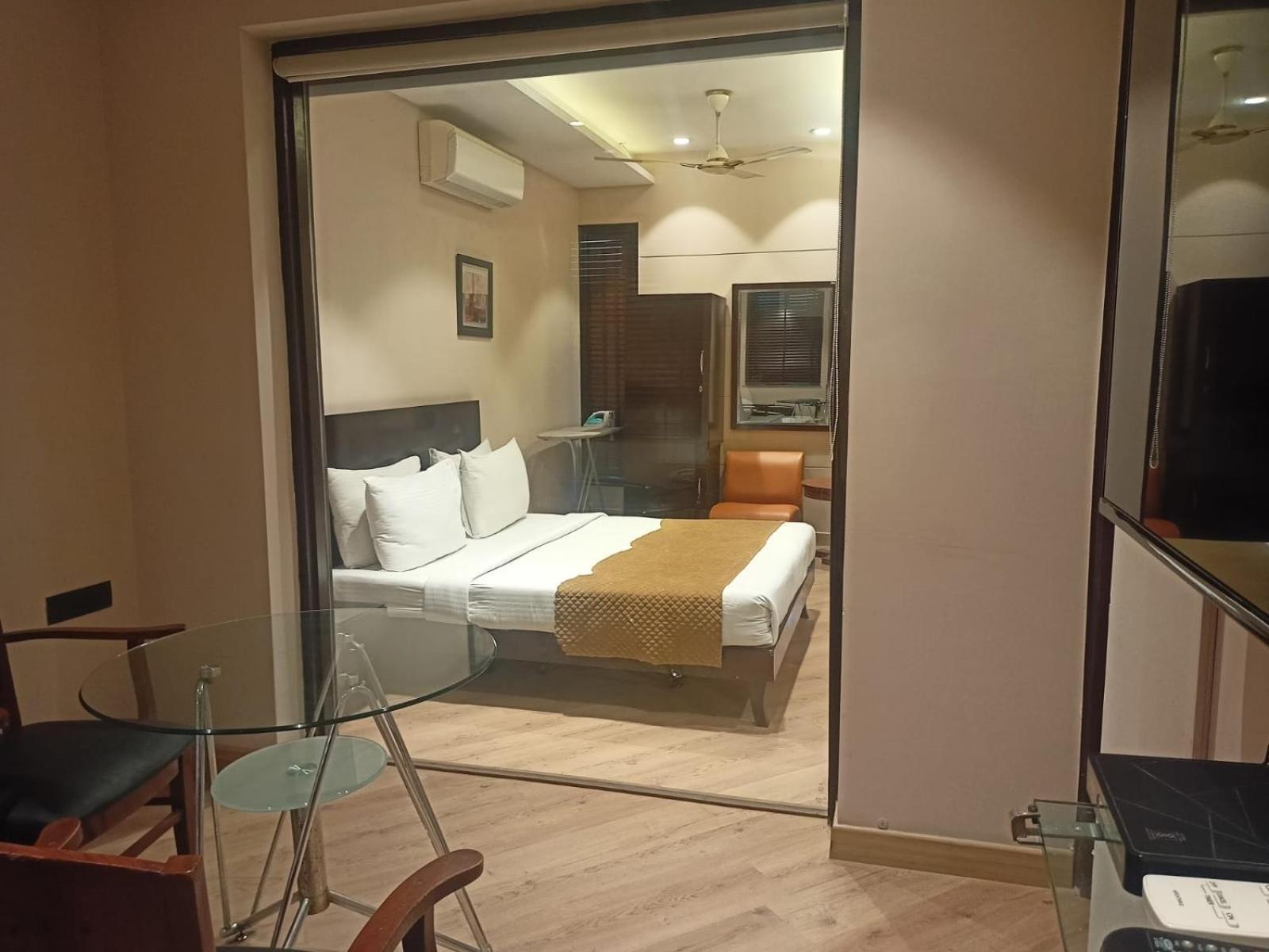 Cosy Grand, Chanakyapuri By The Cosy Hotels Yeni Delhi Dış mekan fotoğraf
