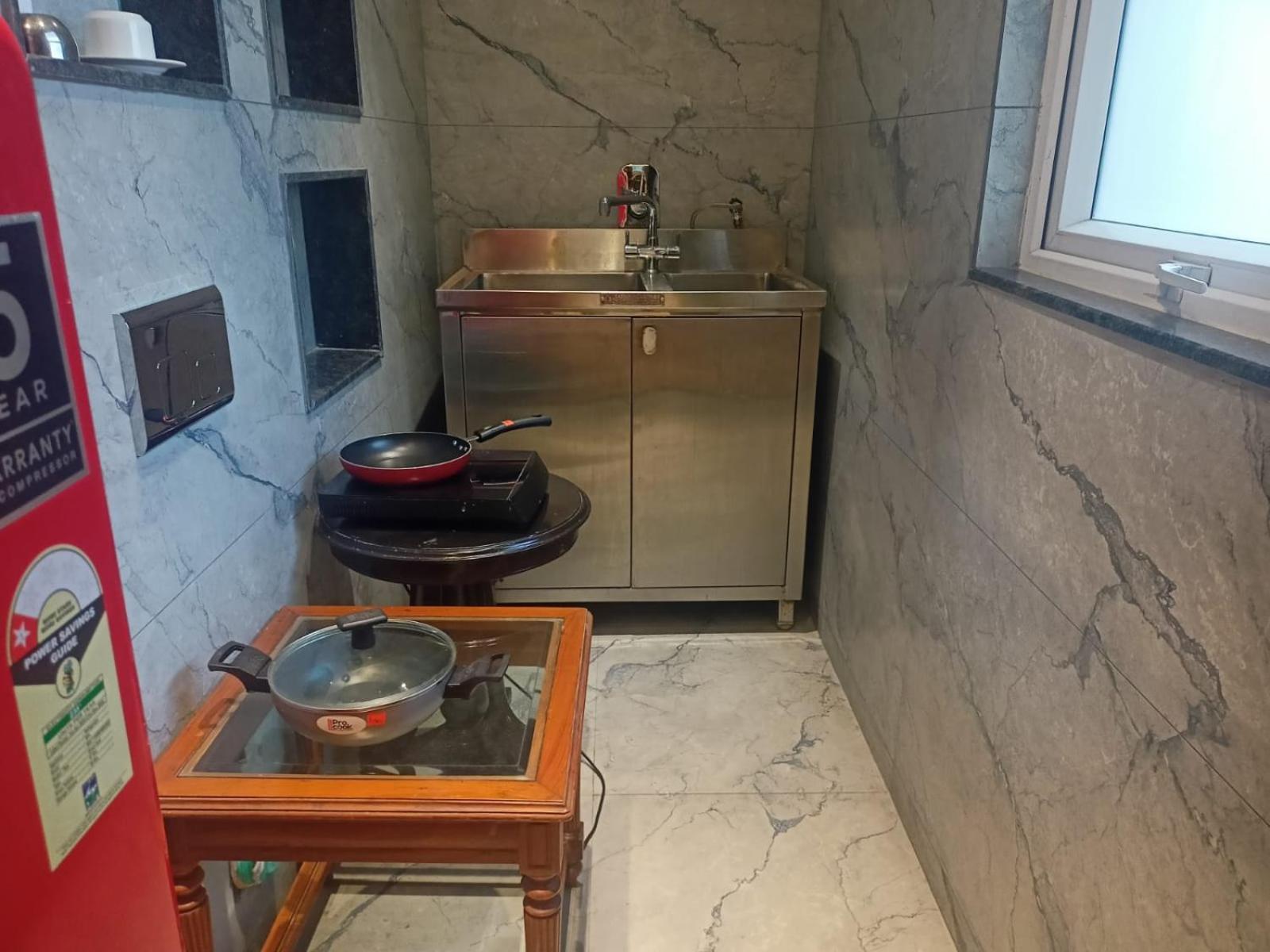 Cosy Grand, Chanakyapuri By The Cosy Hotels Yeni Delhi Dış mekan fotoğraf